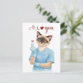 Katverpleegster met mini-hart dat liefde stuurt briefkaart (Staand voorkant)