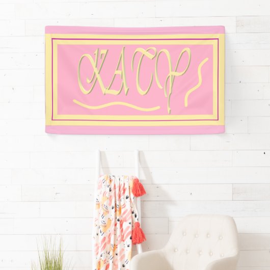 Katy design roze en gladde crème belettering poef spandoek (Insitu)