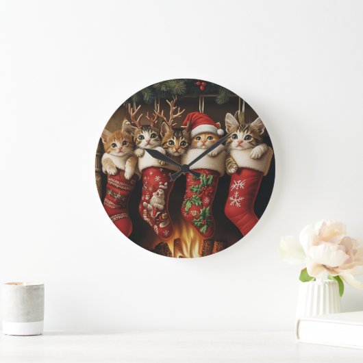 Kätzchen in Weihnachtsstrümpfen am Kamin Grote Klok (Huis)