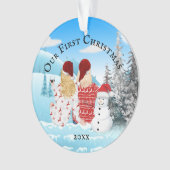 Kaukasisch lesbische stel wintersneeuwfoto ornament (voorkant)