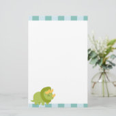 Kawaii cartoon van groene en gele Triceratops Briefpapier (Staand voorkant)