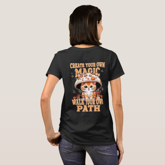 Kawaii Cat in a Mushroom Pet – Wees jezelf! T-shirt (Achterkant volledig)
