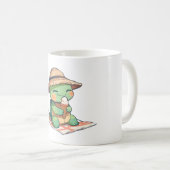 Kawaii Chibi Schildpad in Strohoed Eet Ijsje Koffiemok (Voorkant rechts)