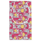 Kawaii Child Pattern met Cute Doodles 2 Klein Cadeauzakje (Achterkant)