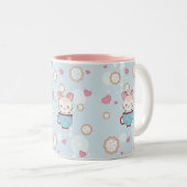 Kawaii Chinchilla in Teacup met koekjes en hart Tweekleurige Koffiemok (Voorkant rechts)