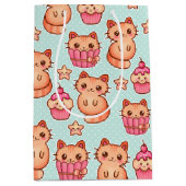 Kawaii Cute Cats Cupcakes Pink and Blue Pattern Medium Cadeauzakje (Voorkant)