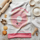 Kawaii Donut I only Cook Hole Foods Theedoek<br><div class="desc">Kawaii Donut ik heb alleen maar een handdoek voor de Hole Foods - Ah de geur van verse donuts in de keuken een feest voor je zintuigen en je maag. Deze handdoek is voorzien van een ultra schattige kawaï geïnspireerde donut die een knipoog geeft met de vreemde zin "Ik maak...</div>