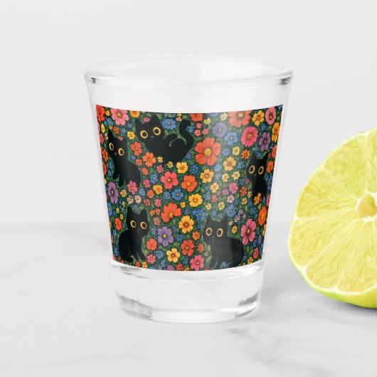 Kawaii Garden Art | Cute Black Cat Floral Pattern Shot Glas (Voorkant)