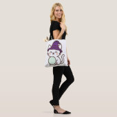 Kawaii Halloween Cat – Magisch en Schattig Spooky Tote Bag (Op model)