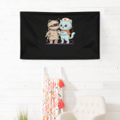 Kawaii Halloween Pals Mummy & Nurse kat Oversized Spandoek (Insitu)