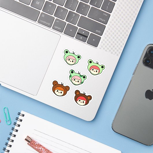 Kawaii Meisje Vinyl Sticker (Laptop met iPhone)