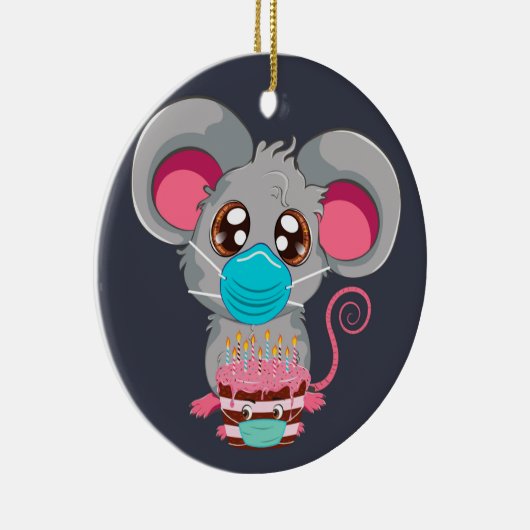 Kawaii-muis in gezichtsmasker met taart keramisch ornament (Rechts)