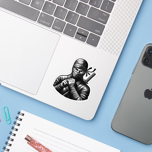 Kawaii Ninja Warrior Sticker – Mooie Design (Laptop met iPhone)