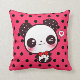 Kawaii panda over zwarte polka-stippen kussen