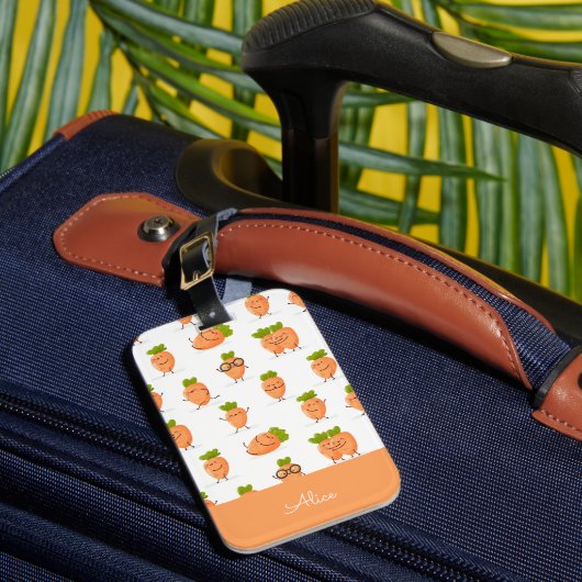 Kawaii pattern of fun carrots bagagelabel (Voorkant Insitu 1)