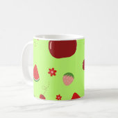 Kawaii Rode Vruchtenpatroon in Lime Groen Koffiemok (Voorkant links)