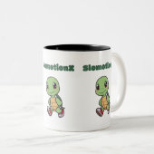 Kawaii Turtle Mok – Schattigee Slomotionx Cartoon (Voorkant rechts)
