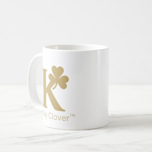 Kay Clover™ Signature Mok – Gouden Monogram (Voorkant links)