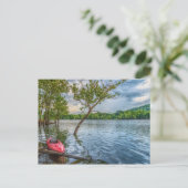 Kayak die drijft op het Briefkaart van het tafelst (Staand voorkant)