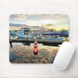 Kayak die over wolken drijft en zonneschijn muismat