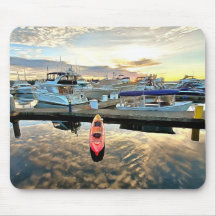 Kayak die over wolken drijft en zonneschijn