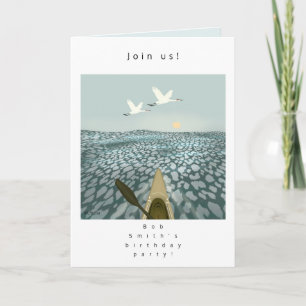 Kayak in water met kranen die over Uitnodiging vli