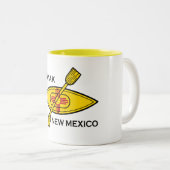 Kayak New Mexico Flag Tweekleurige Koffiemok (Voorkant rechts)