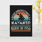 Kayaker geboren in 1956 70th Birthday Kayaking Gif Kaart (Gele Bloem)