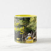 Kayaking between Cypress Trees Tweekleurige Koffiemok (Center)