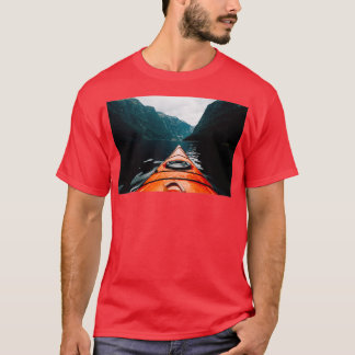 Kayaking in Noorwegen fjord T-shirt