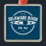 Kayakken in de Delaware Rivier Metalen Ornament<br><div class="desc">De grootste vrij stromende rivier in het oosten van de Verenigde Staten,  de Delaware Rivier,  stroomt langs bossen,  landbouwgrond en dorpen en verbindt enkele van de meest dichtbevolkte regio's in Amerika.</div>