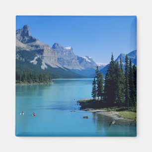 Kayakken op Maligne Lake bij Spirit Island Magneet