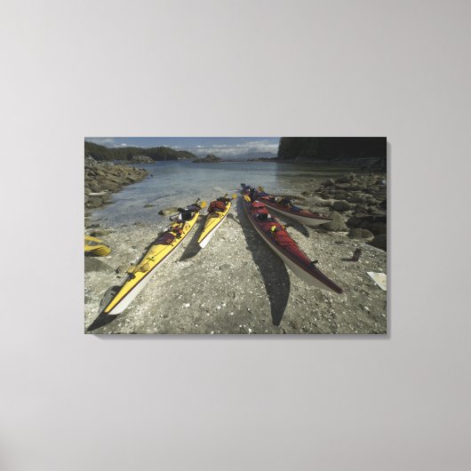 Kayaks op Dicebox Island, Broken Island Group, Canvas Afdruk (Voorkant)