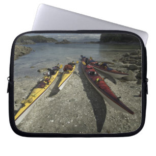 Kayaks op Dicebox Island, Broken Island Group, Laptop Sleeve