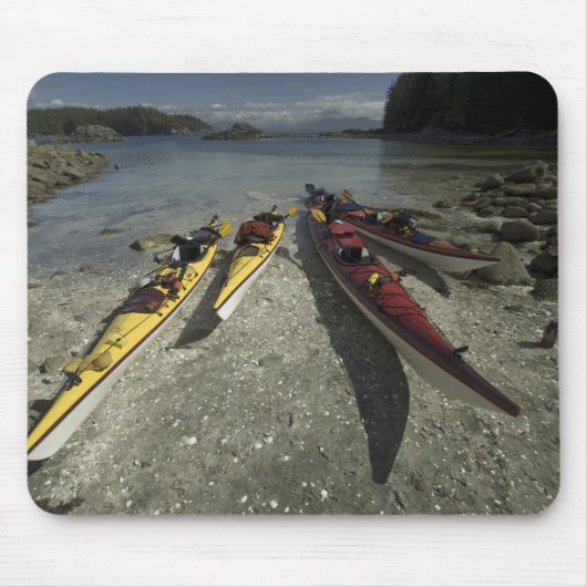 Kayaks op Dicebox Island, Broken Island Group, Muismat (Voorkant)