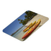 Kayaks op het strand, Plantation Island Resort Magneet (Linkerzijde)