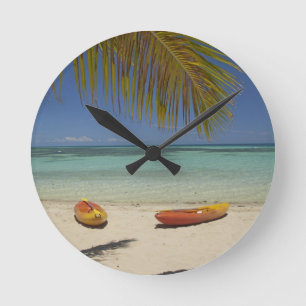 Kayaks op het strand, Plantation Island Resort Ronde Klok