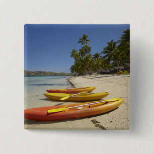 Kayaks op het strand, Plantation Island Resort Vierkante Button 5,1 Cm