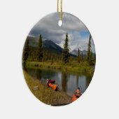 Kayaks op Rest Keramisch Ornament (Rechts)