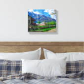 Kazbegi Stepantsminda Georgia Kaukasus Canvas Afdruk (Insitu (Slaapkamer))