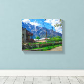 Kazbegi Stepantsminda Georgia Kaukasus Canvas Afdruk (Insitu (Houten vloer))