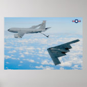KC-135R STRATOTANKER WAARBIJ B-2-SPIRIT WORDT VERM POSTER (Voorkant)