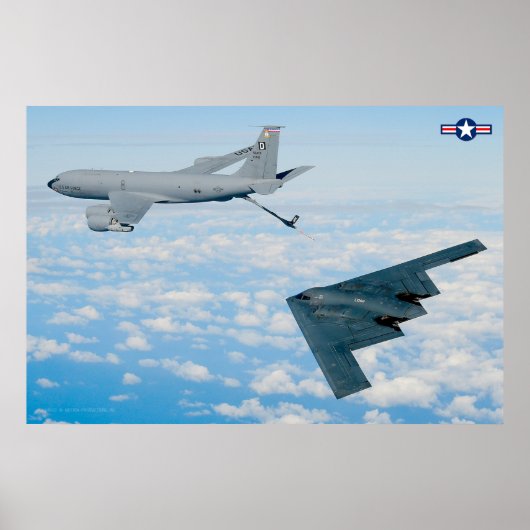 KC-135R STRATOTANKER WAARBIJ B-2-SPIRIT WORDT VERM POSTER (Voorkant)