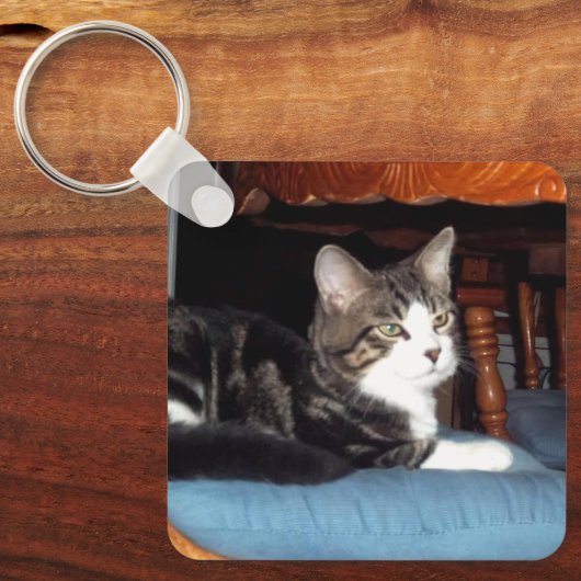 Keeno Regal Pose Sleutelhanger (Voorkant)
