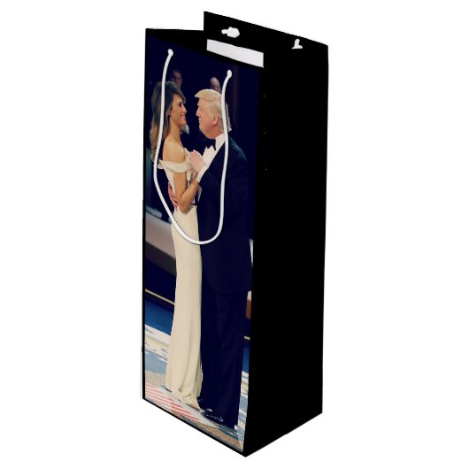 Keep America Great Trump 2020 Wijn Cadeautas (Voorkant Gekanteld)