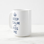 Keep Calm and Kiss Me Koffiemok (Voorkant links)