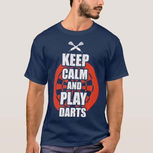 Keep Calm and Play Darts Funny Dart Shirt voor (Voorkant)