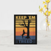 Keep Em Treed - Grappige Wasbeer Jager Kaart (Gele Bloem)