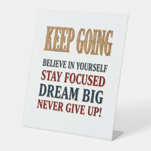 Keep Going Vintage Motivatie Typografie Reclamebord Met Voetstuk