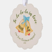 Keepsake Foto Bow Bells Eerste Kerstmis verloofd Ornament Kaart (Links)